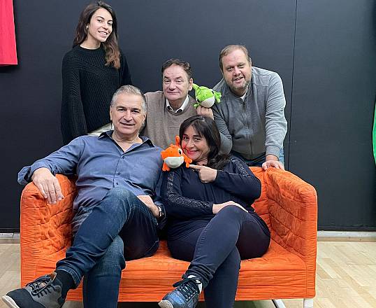 Teatro delle muse si trasforma in una nave per il debutto di benvenuti a bordo con marina vitolo, gabriele marconi, sergio spurio